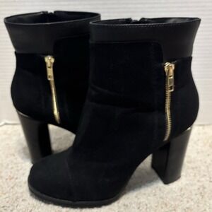Juicy Couture Black Heeled Side Zip Boots Gold Accents Lug Sole Booties Size 9.5